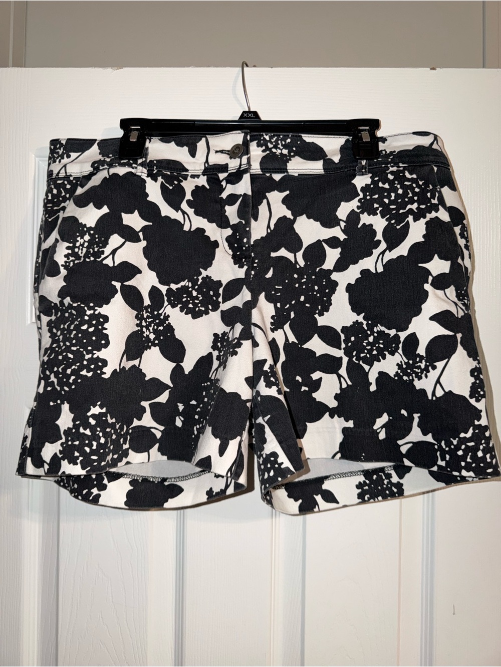 The Limited Black & White Floral Chino Shorts Size 14
